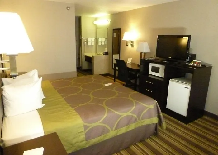 Super 8 By Wyndham Hotel *