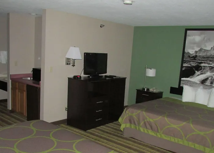 Super 8 By Wyndham Hotel *