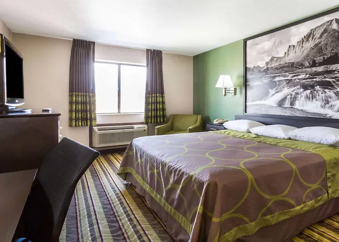 Super 8 By Wyndham Hotel