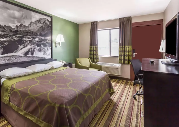 Super 8 By Wyndham Hotel