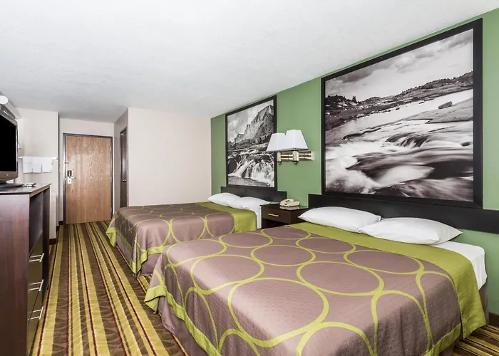 Super 8 By Wyndham Hotel *
