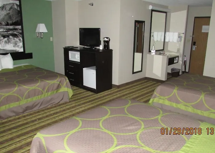 Super 8 By Wyndham Hotel